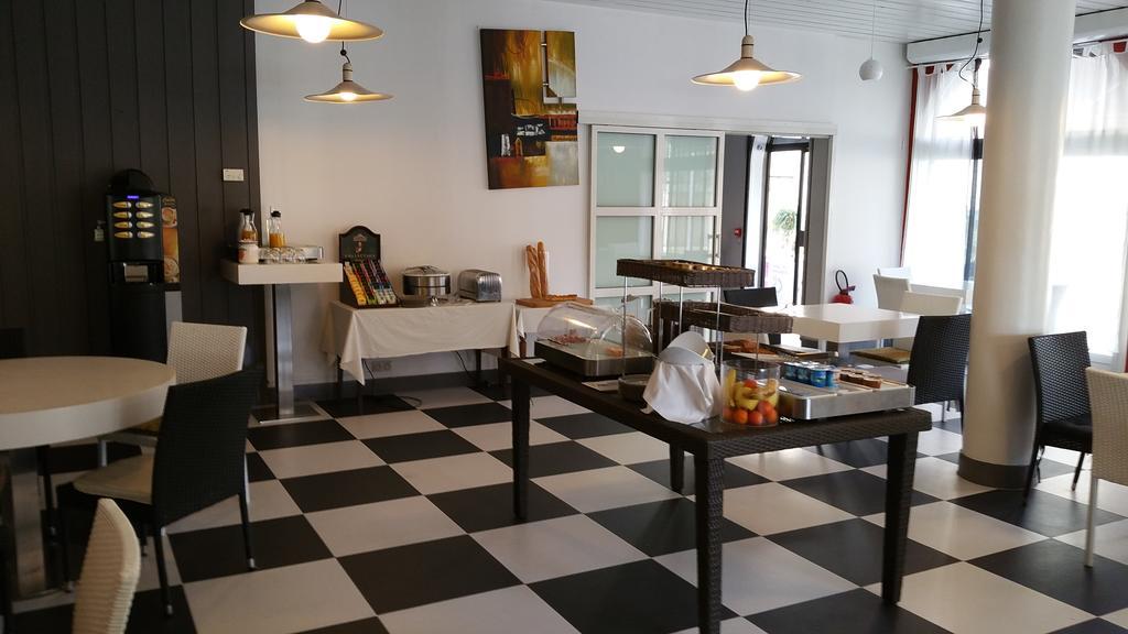 Hotel Du Lion D'Or Marmande Buitenkant foto